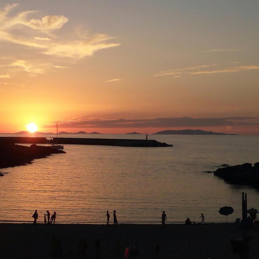 Grazioso Attico Vicino Alla Spiaggia E Al Centro Castelsardo Exteriör bild